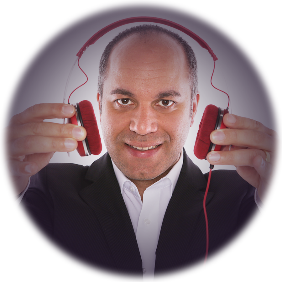 DJ Tony Labella mit Kopfhörern